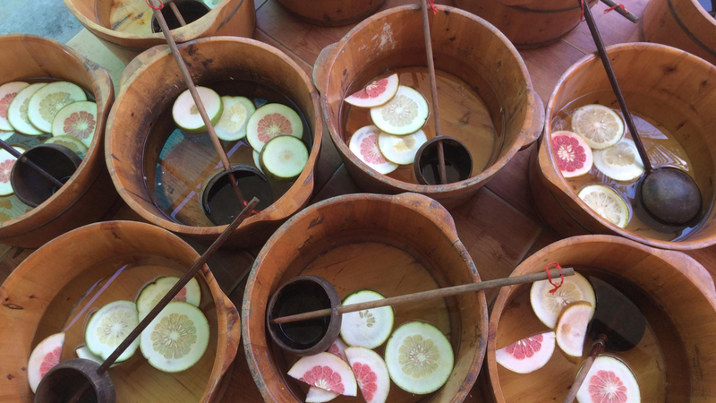 Soak your feet in herbal water at Phuoc Homestay (4)
